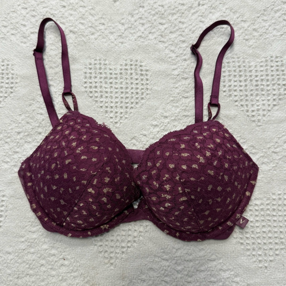 PINK Victoria’s Secret Lacey Bra (32D)